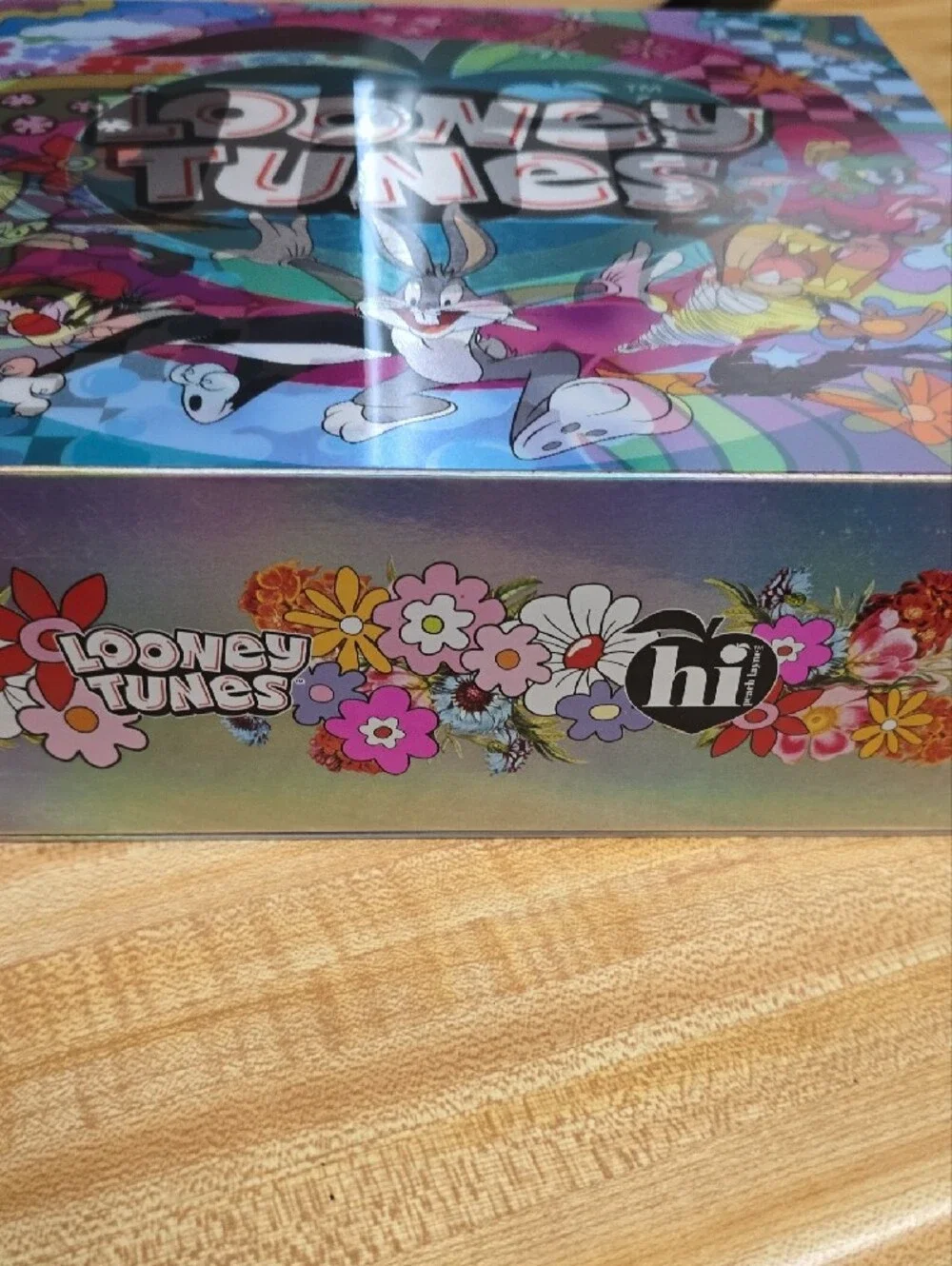 Looney Tunes Gift Box - Rainbow Holographic
